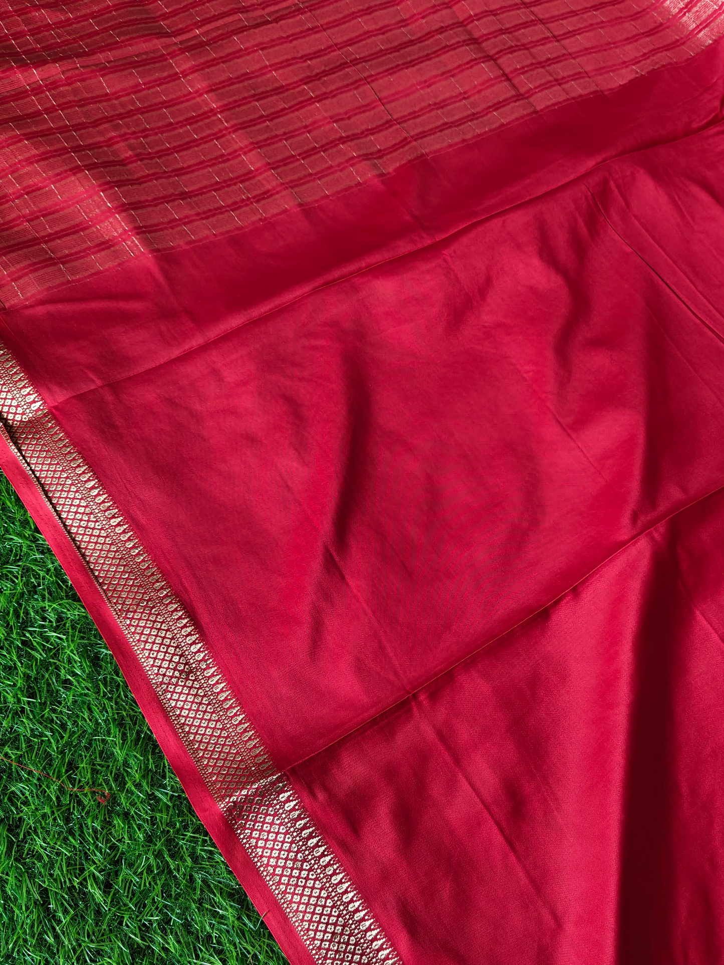 Tomato red colour semi crepe solid colour with slim border