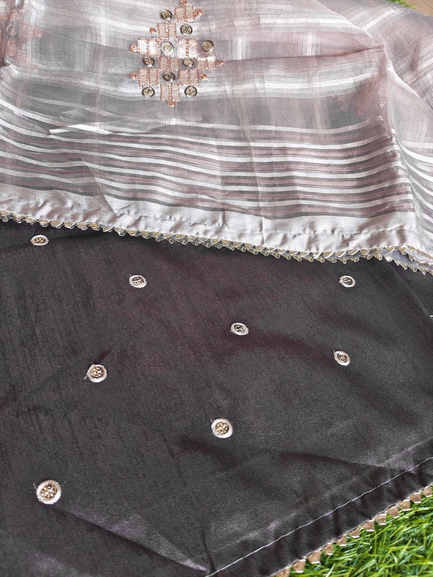 light brownish purple tissue Silk with contrast blouse