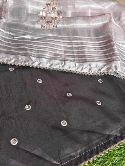 light brownish purple tissue Silk with contrast blouse
