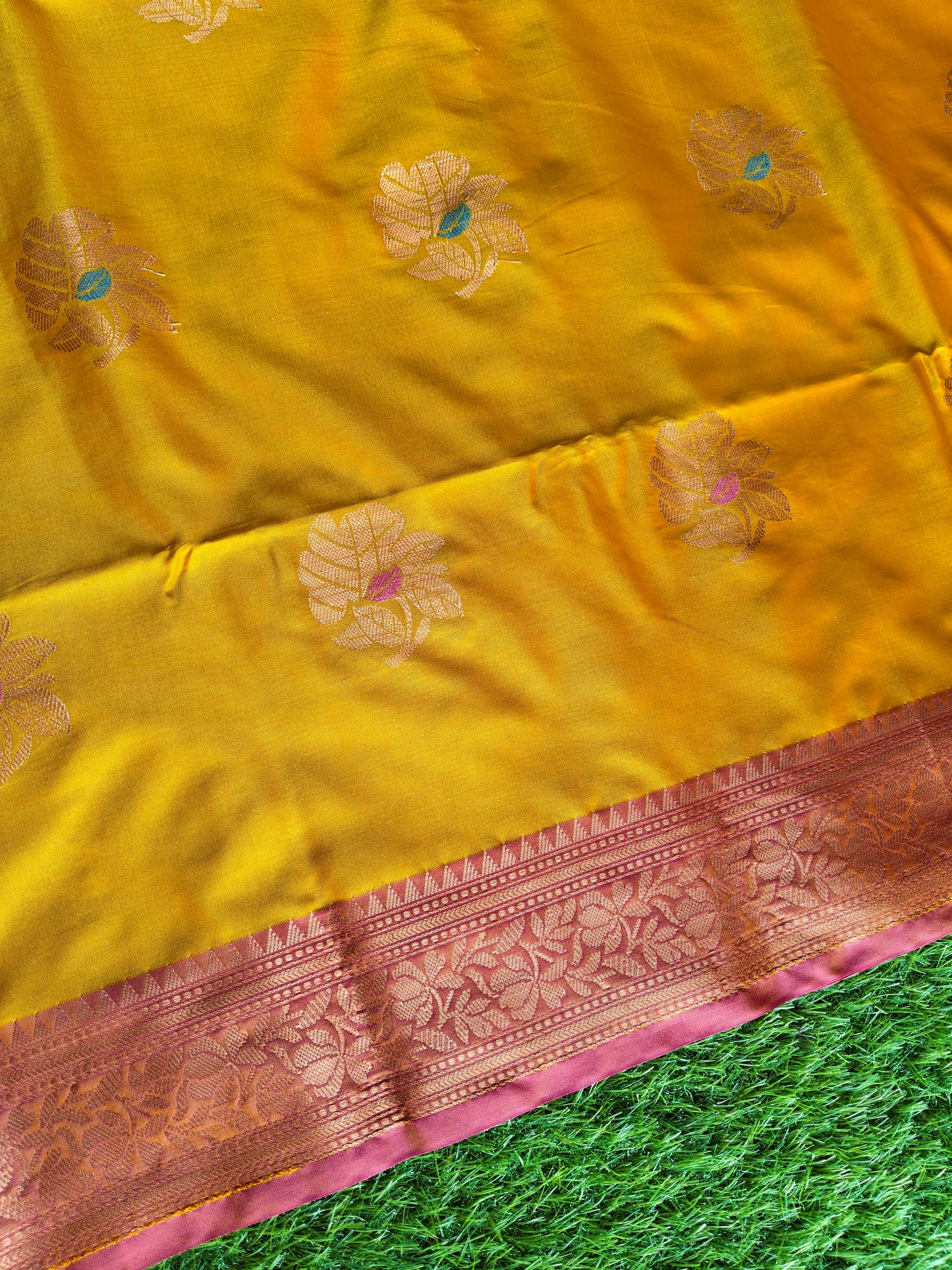 Double shades yellow  contrast border n pallu saree (Copy)