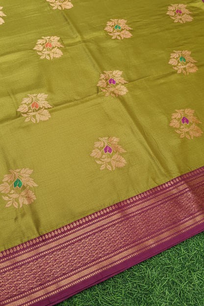 Double shades mehndi green colour ,contrast rani pink border n pallu saree