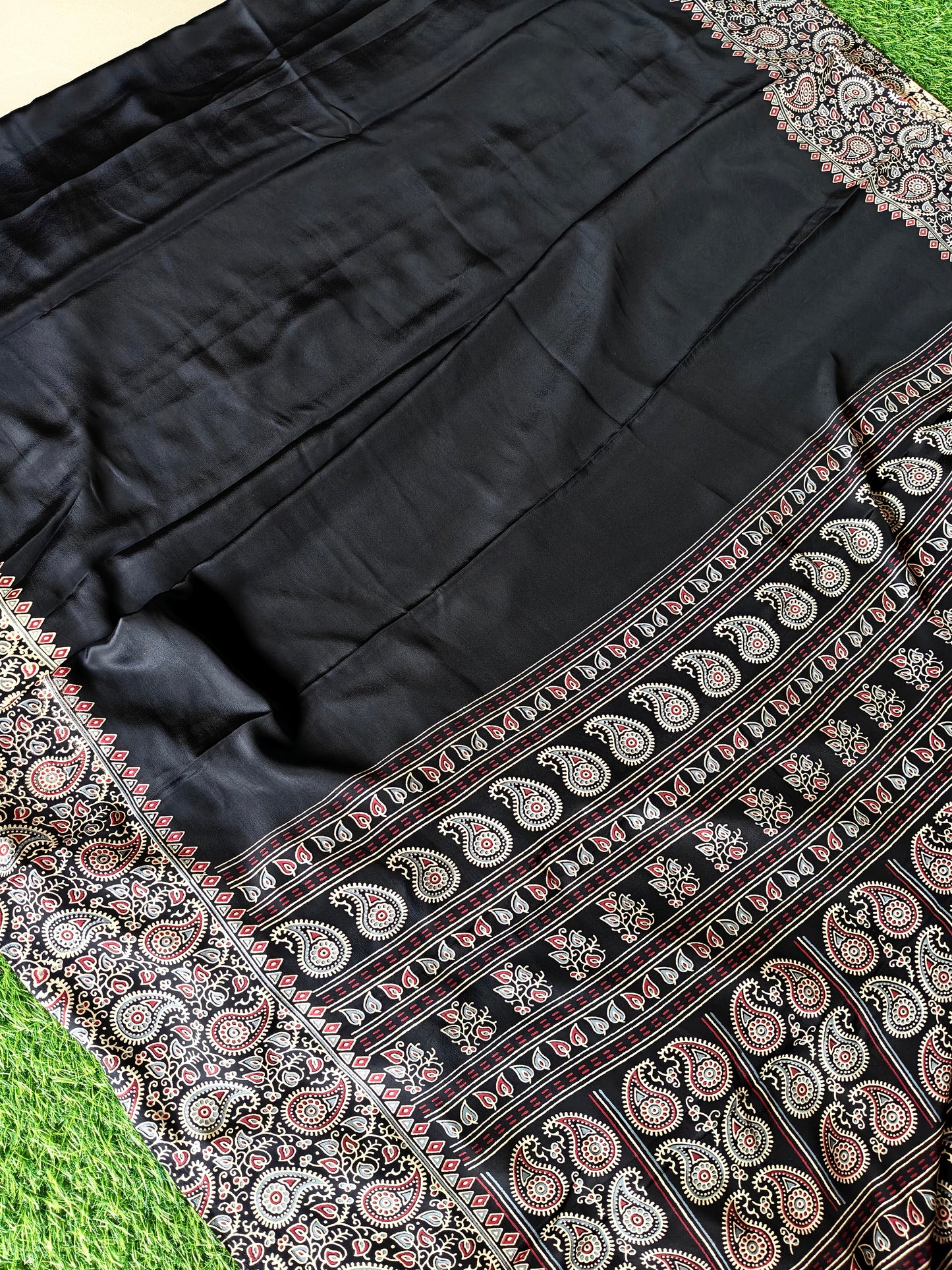 Black Italian Crepe Silk Saree with Paisley Printed Pallu & Designer Blouse | Lightweight Party Wear Saree