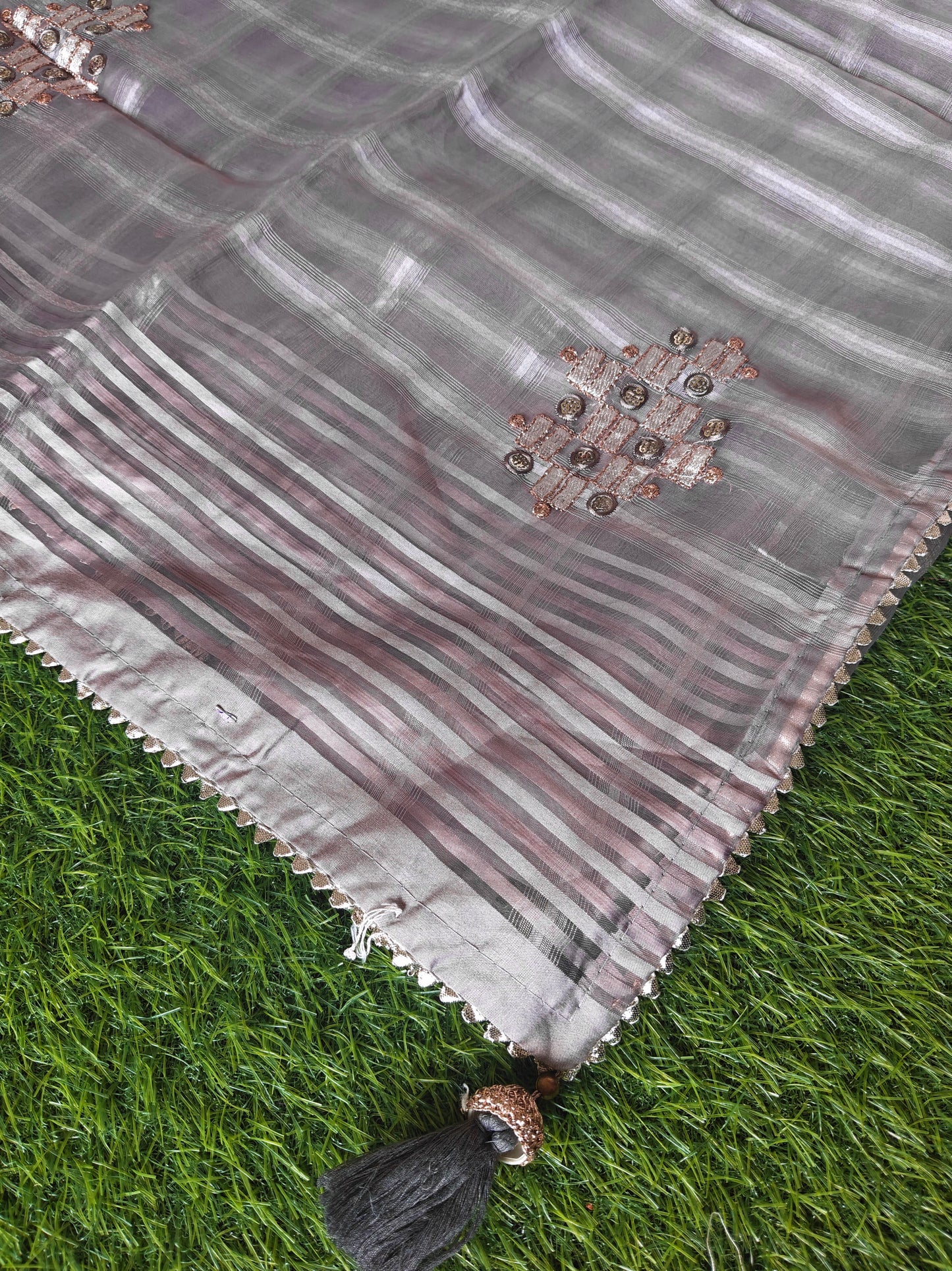 light brownish purple tissue Silk with contrast blouse