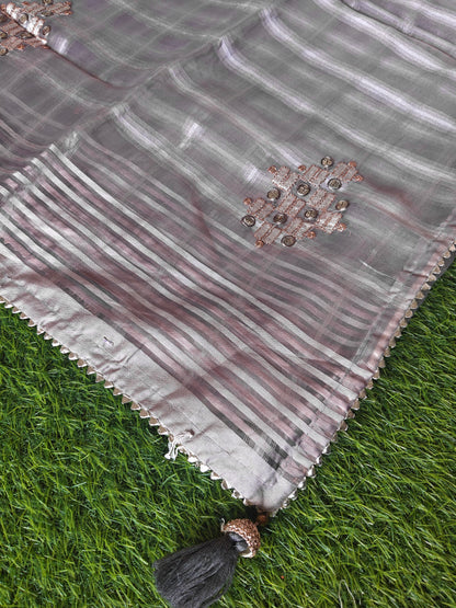 light brownish purple tissue Silk with contrast blouse