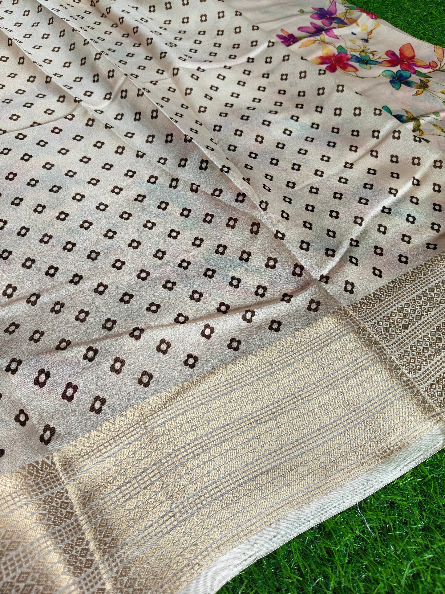 White Georgette Saree (Copy 2)