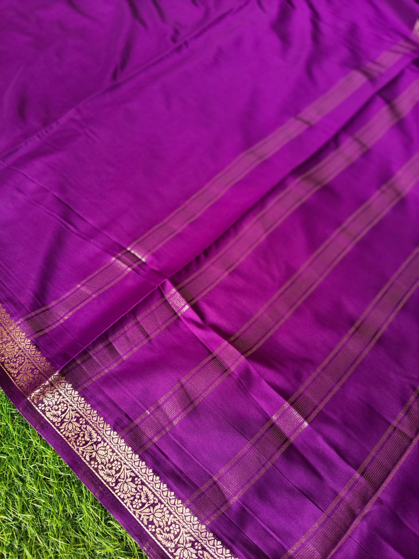 Wine colour semi crepe solid colour  with slim border