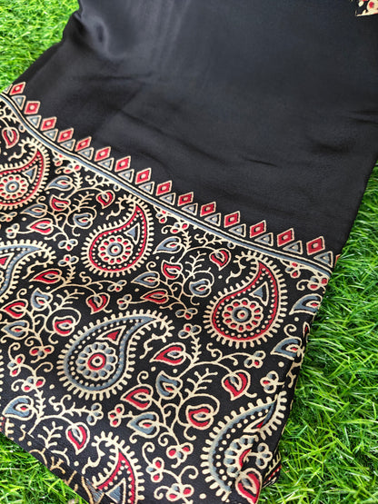 Black Italian Crepe Silk Saree with Paisley Printed Pallu & Designer Blouse | Lightweight Party Wear Saree