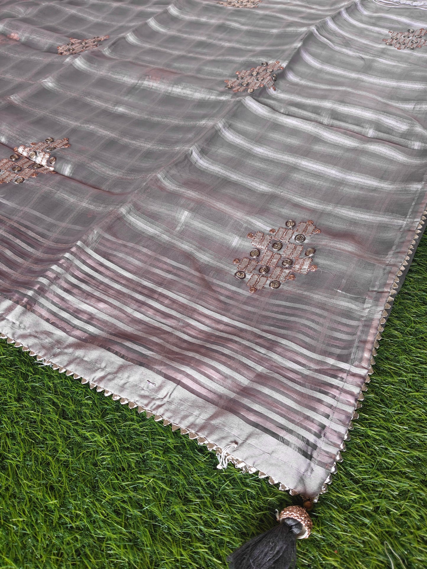light brownish purple tissue Silk with contrast blouse