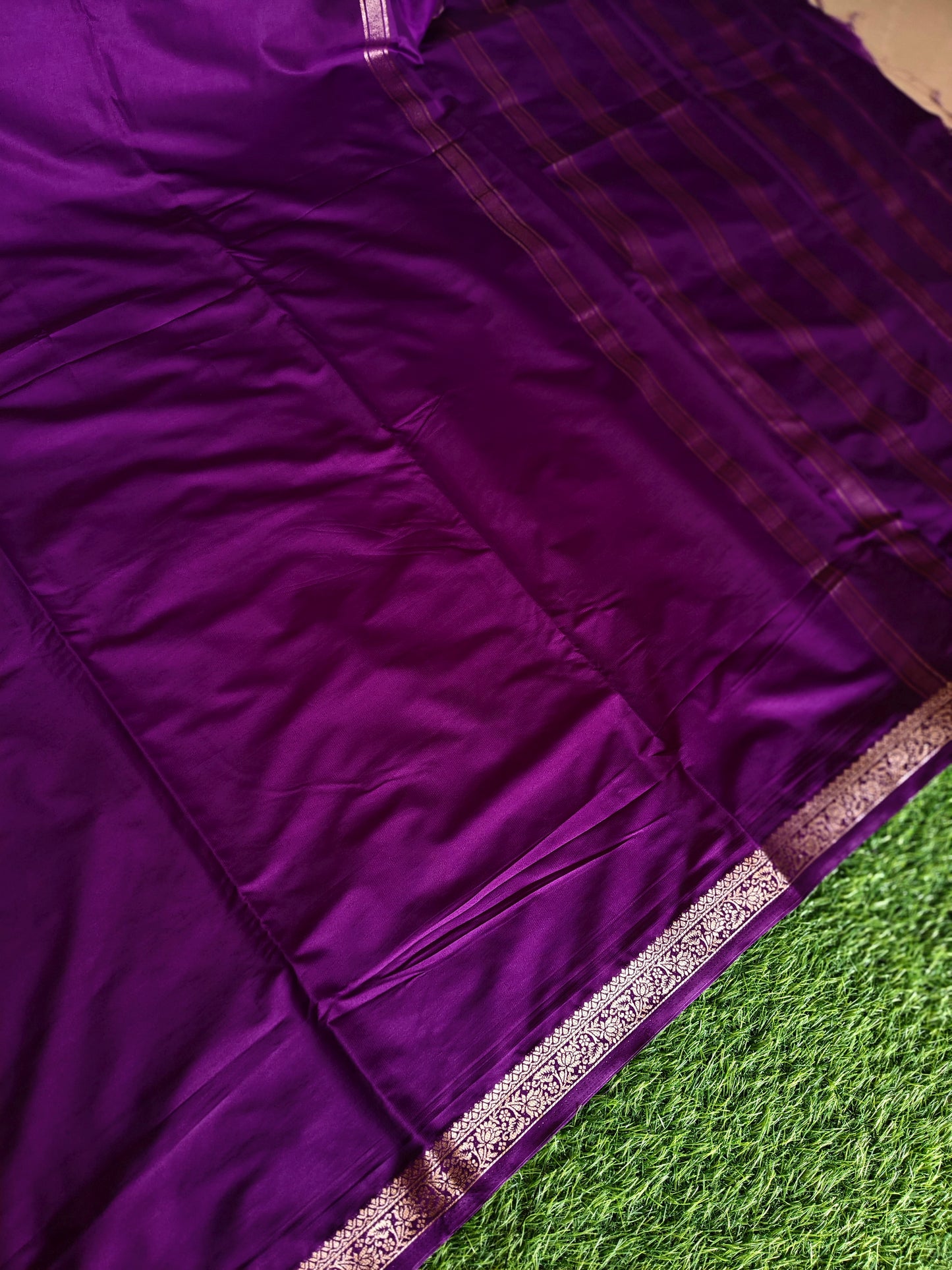 Wine colour semi crepe solid colour  with slim border