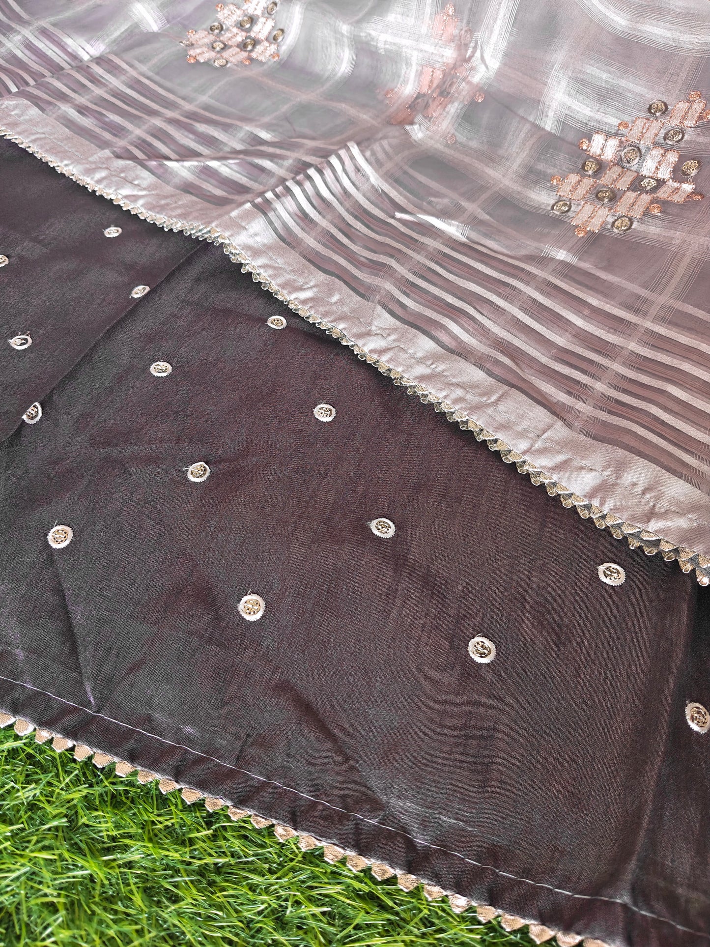 light brownish purple tissue Silk with contrast blouse