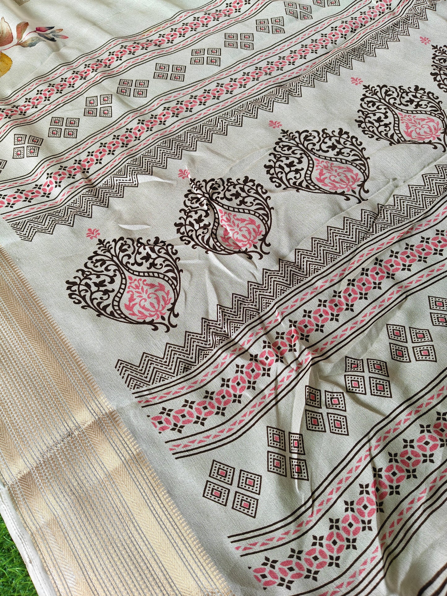 White Georgette Saree (Copy)