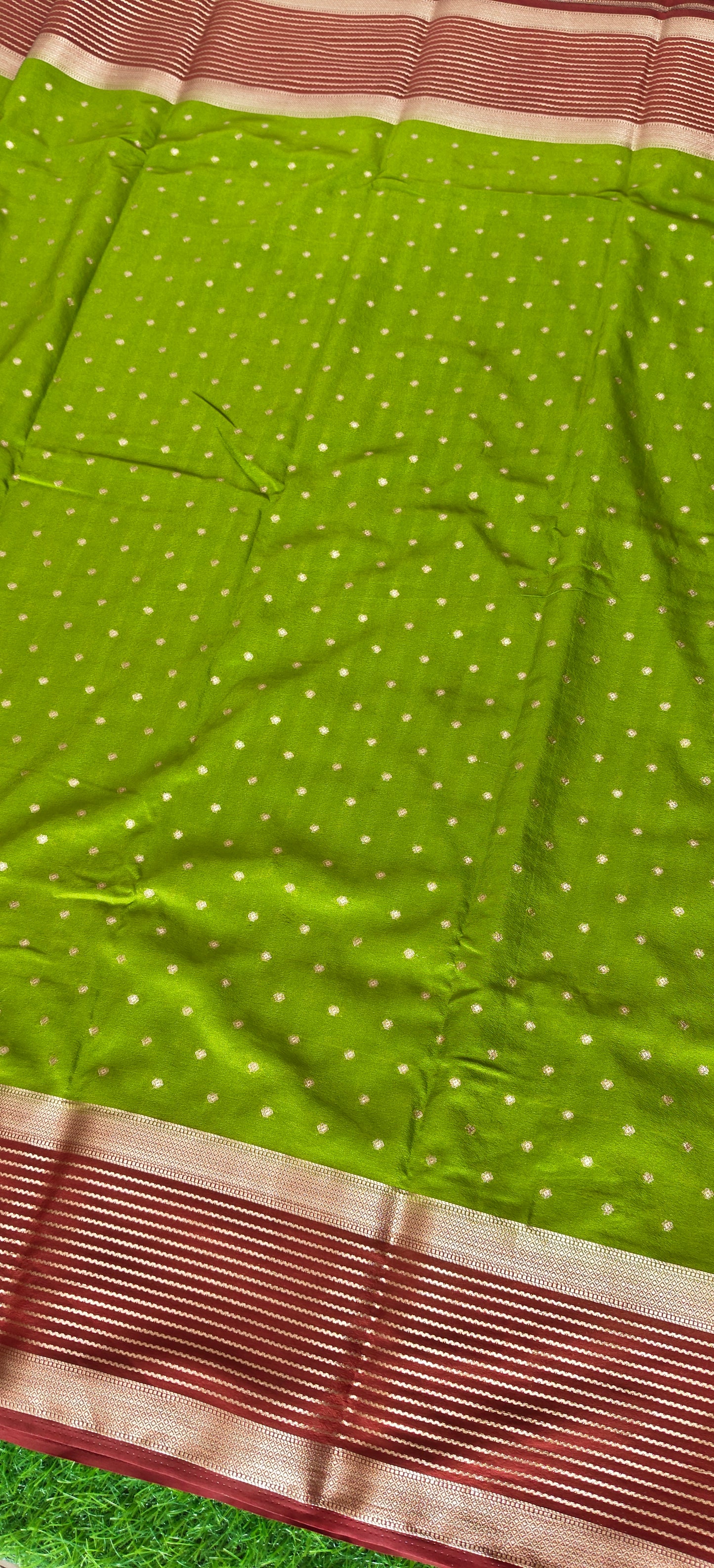 Mehndi Green Semi Crepe Silk Saree with Contrast Border
