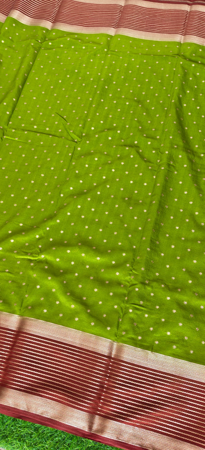 Mehndi Green Semi Crepe Silk Saree with Contrast Border