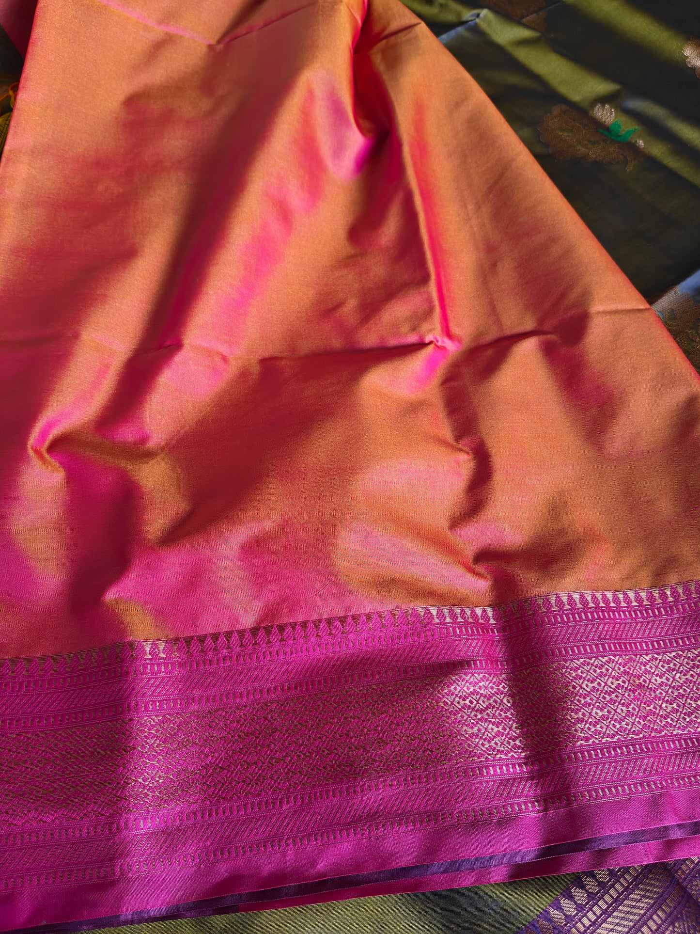 Double shades mehndi green contrast border n pallu saree